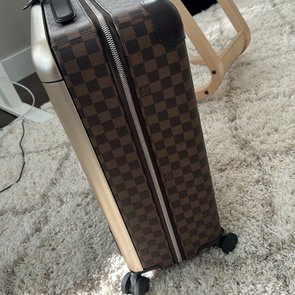 Beautiful Louis Vuitton Damier carryon suit case - Picture 5 of 13
